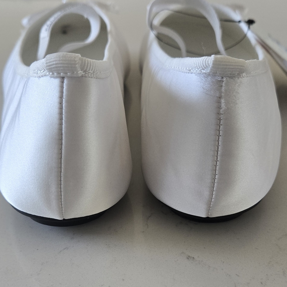 Hello Kitty Ballerina White Flats with Bow Detail - Picture 9 of 15
